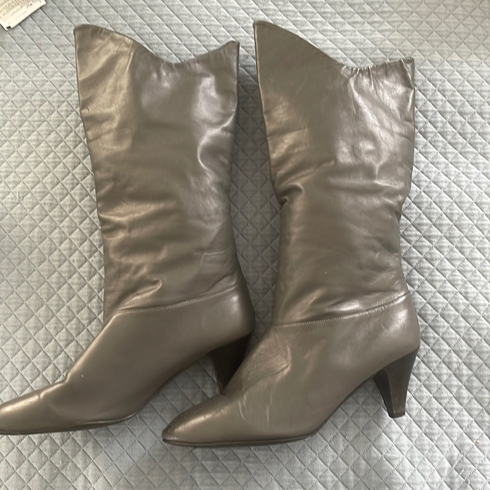 Cobbies Grey leather boots. Size 8 1/2 grey leather boots.